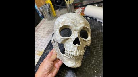 EVIL TED LIVE: Painting a Skull mask with moving jaw.