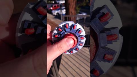 The color combo on this slinky zoetrope spinner is one of my favorites yet. #animation #3dprinting