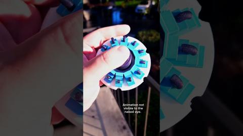 I think this is the best spinner I've ever made. Who agrees? #animation #slinky #zoetrope